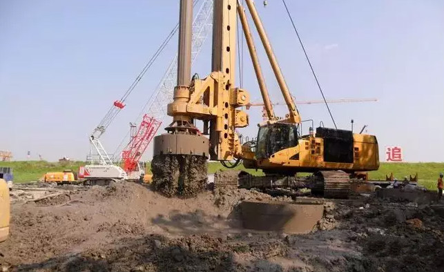 旋挖鉆在軟泥地層吸鉆、塌孔、超方和卸渣困難等問題.jpg